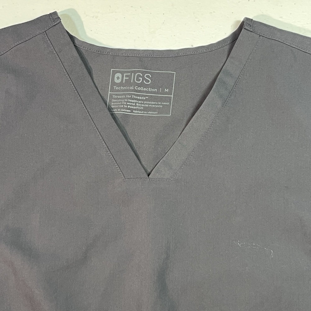 Figs Casma‎ Scrubs Top Grey Pockets V-neck FW1100 Size Medium EUC